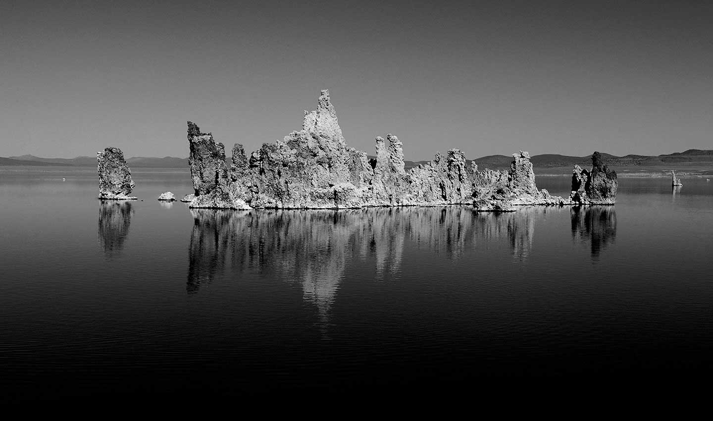 Mono-Lake-California-black-and-white-America-Photographer-Lindsay_Robertson