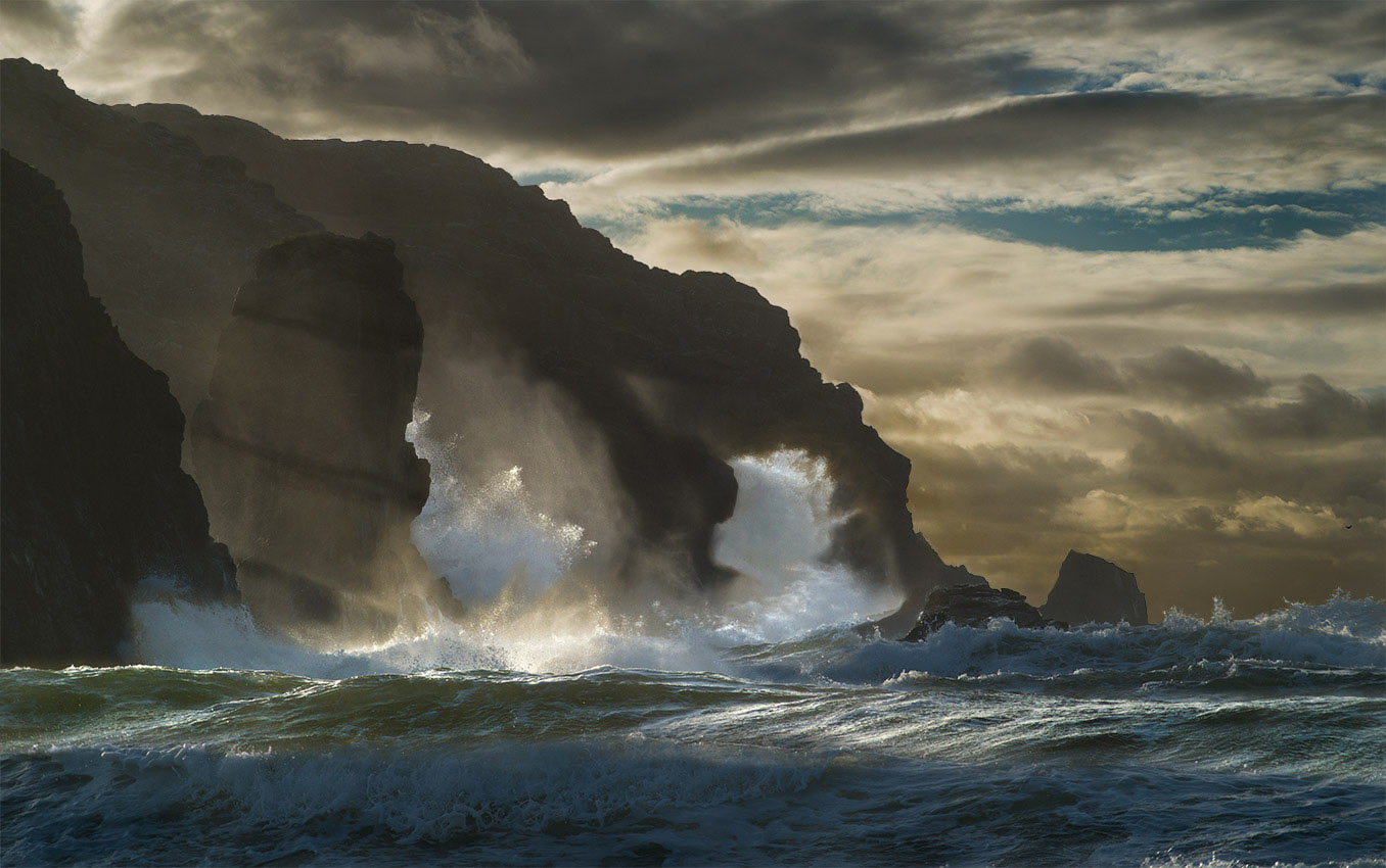 Dailbeag-Cliffs-Isle_of_Lewis-Scotland-black-and-white-mono-Photography-sea-waves-Lindsay_Robertson