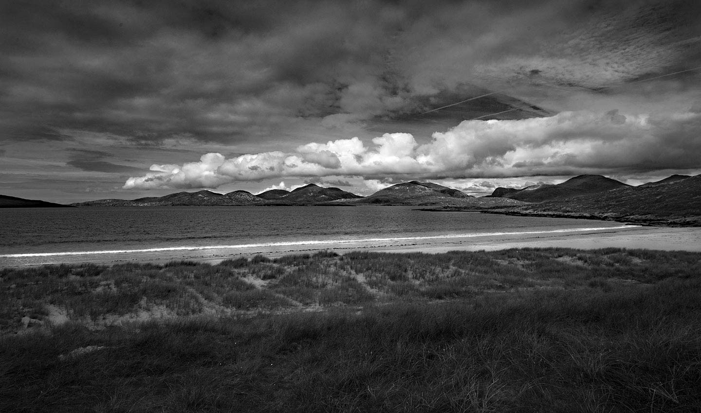 Luskentyre_Isle_of_lewis-harris-scotland-beach-sky-waves-black_and_white-mono-Photography-Lindsay_Robertson