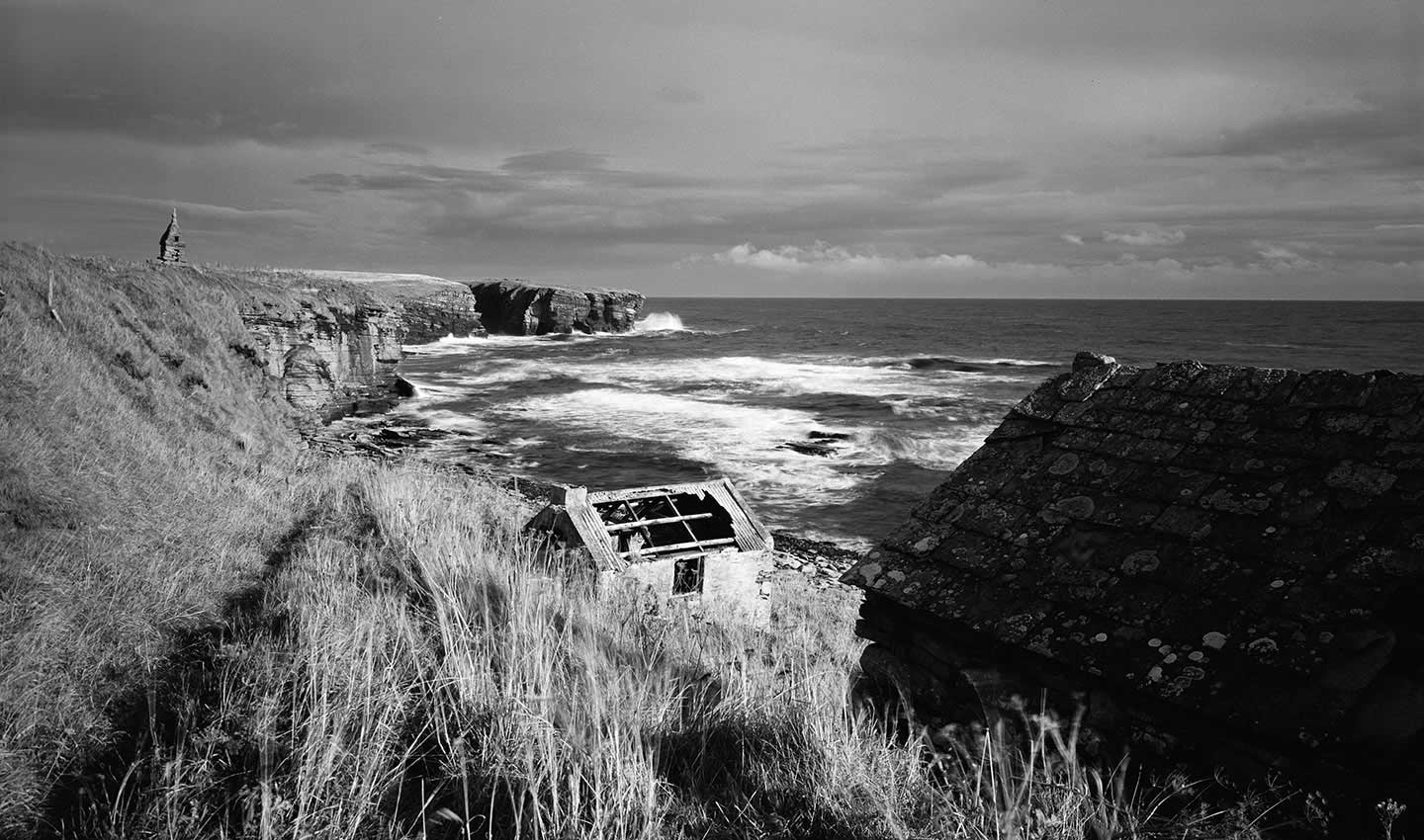 Keiss-Scotland-coast-black_and_white-Photography-Lindsay_Robertson