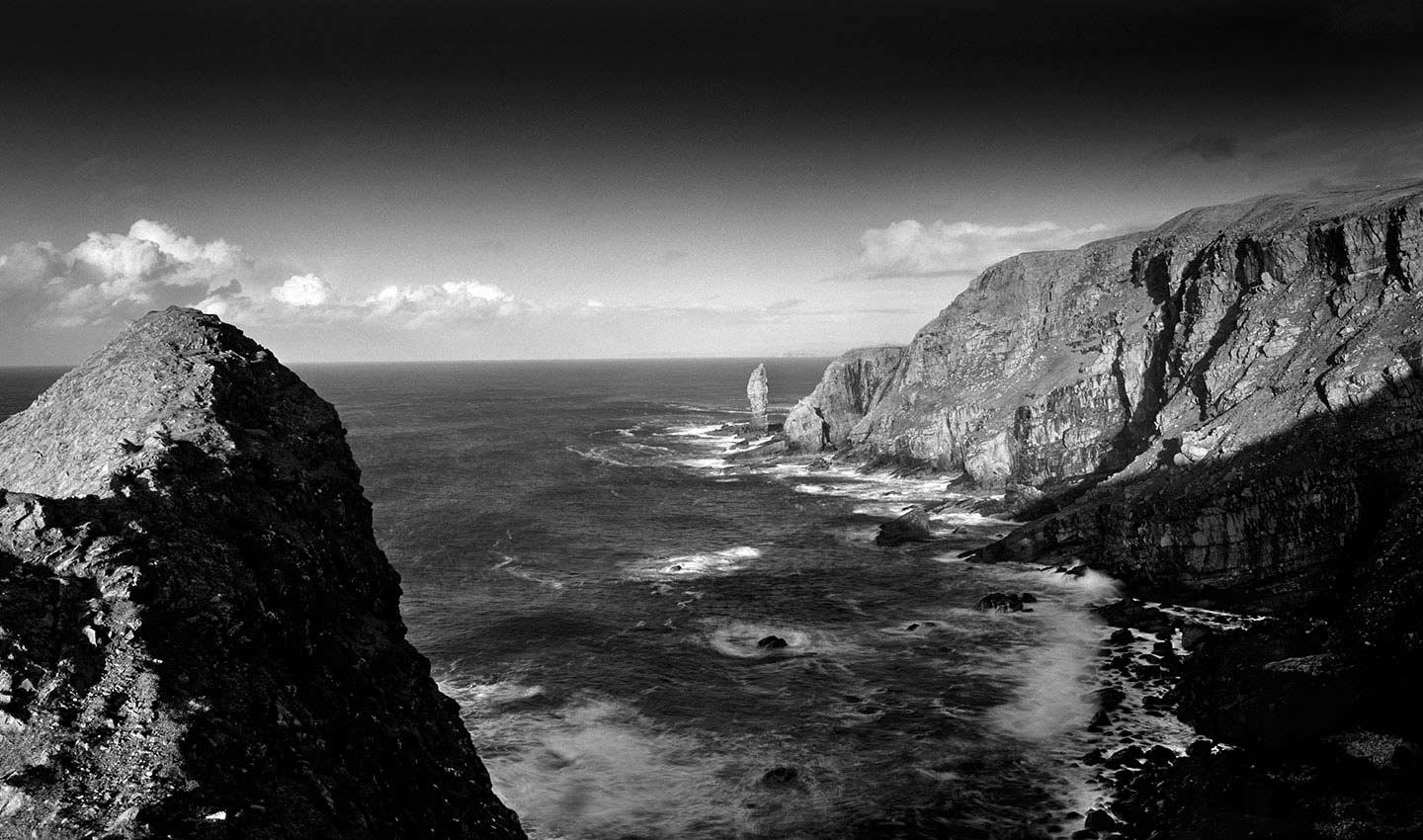 Stoer-Point-Scotland-Atlantic-sea-rocks-waves-black_and_white-Photography-Lindsay_Robertson