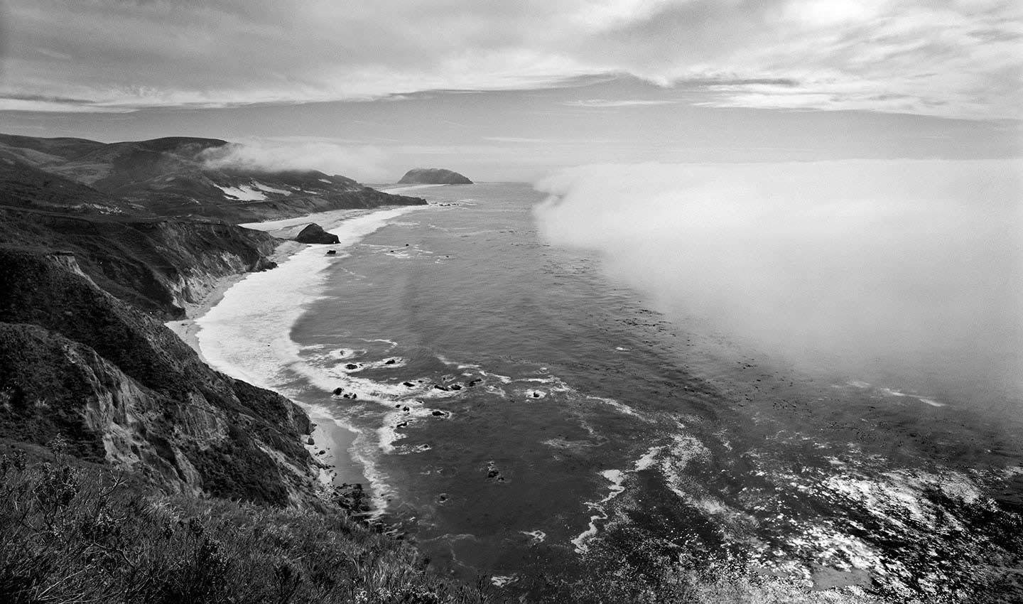 Big-Sur-Fog-California-America-black-and-white-mono-Photography-Lindsay_Robertson