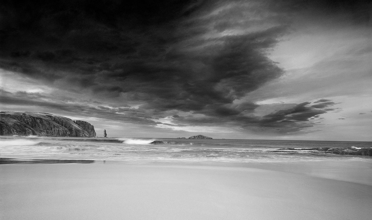 Am-Buachaille-beach-sea_stack-black_and_white-Scotland-Photography-Lindsay_Robertson